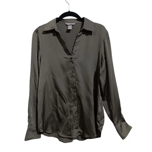 H&M Silky Feel Olive Green Button Front Blouse with Button Cuffs in Olive Green - Picture 3 of 7